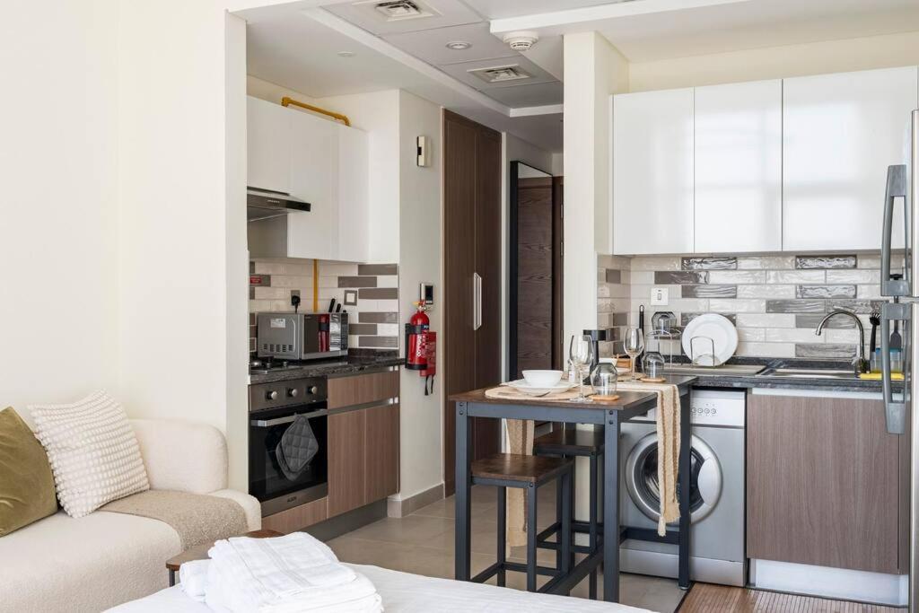 Ashri Hh Brand New Creamy Rustic Apartment Dubai