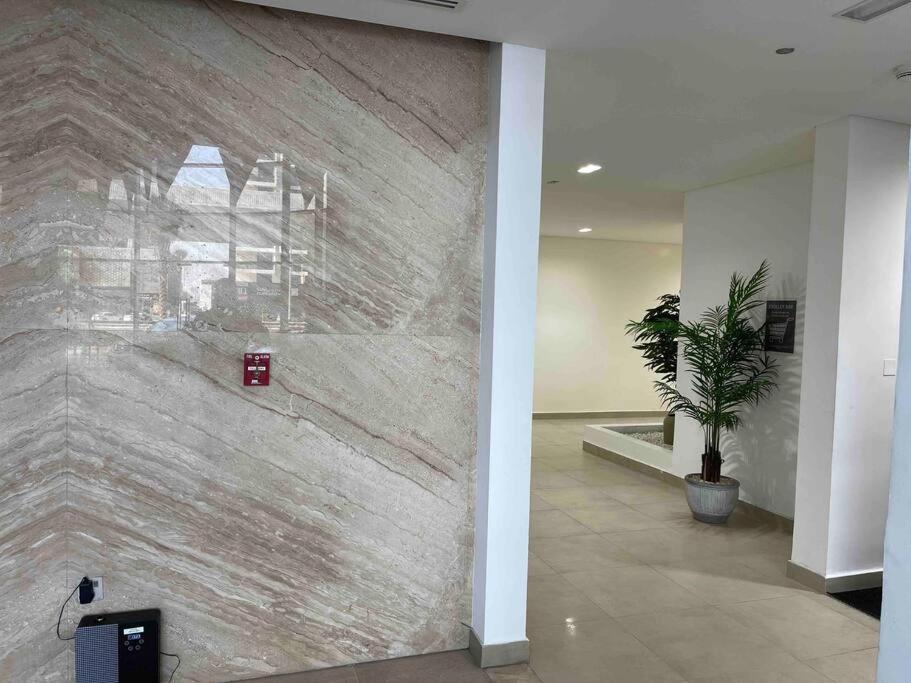 Ashri Hh Brand New Creamy Rustic * Dubai